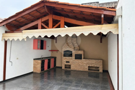 Sobrado à venda ou para alugar com 3 suítes em Vila Sônia, São Paulo, SP