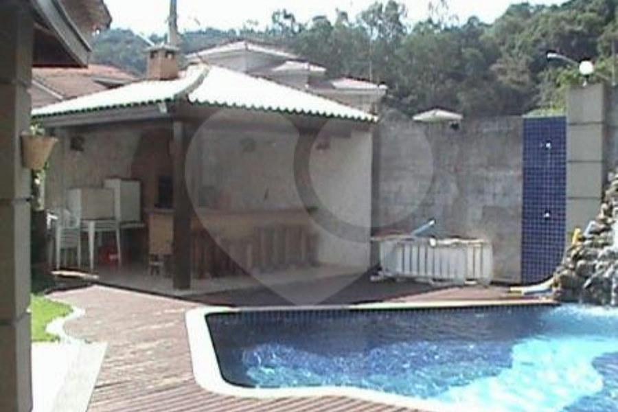 Sobrado à venda com 4 suítes em Horto, São Paulo, SP