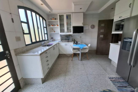 Casa à venda com 5 quartos, sendo 3 suítes,  em Alto da Boa Vista, São Paulo, SP