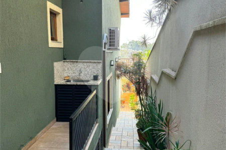 Casa à venda com 3 quartos, sendo 1 suíte, no condomínio Residencial Jardim das Flores 1510, Cotia - SP