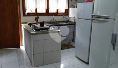 Casa à venda com 4 quartos, sendo 2 suítes, no condomínio Parque Imperial da Cantareira, Mairiporã - SP