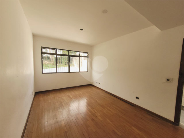 Casa à venda com 3 quartos, sendo 1 suíte,  em Parque Maria Domitila, São Paulo, SP