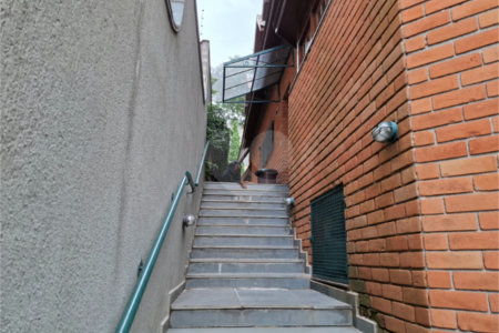 Sobrado à venda com 4 quartos, sendo 2 suítes,  em Jardim Leonor, São Paulo, SP