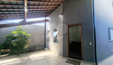 Sobrado à venda ou para alugar com 4 quartos, sendo 1 suíte, em Vila Florença, Indaiatuba, SP