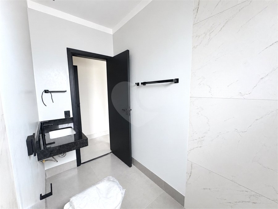 Casa à venda com 2 quartos, sendo 1 suíte, no condomínio Tivolli, Itapetininga - SP