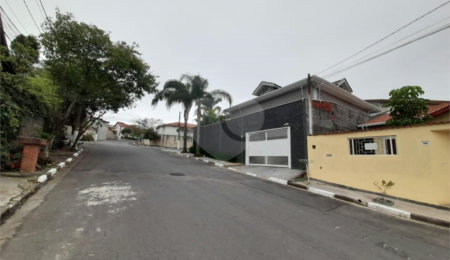 Casa à venda com 4 quartos, sendo 1 suíte,  em City Bussocaba, Osasco, SP