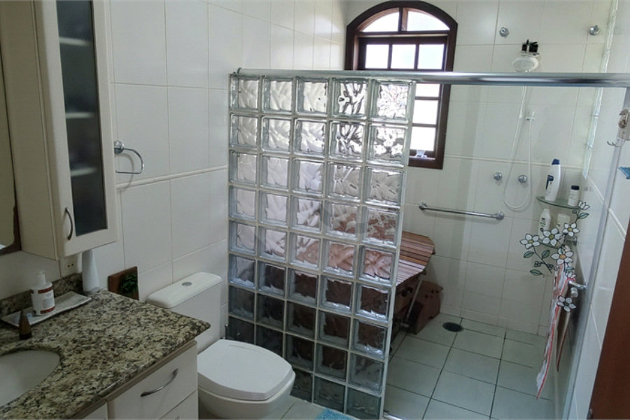 Casa à venda com 3 quartos, sendo 1 suíte, no Centro, Extrema, MG