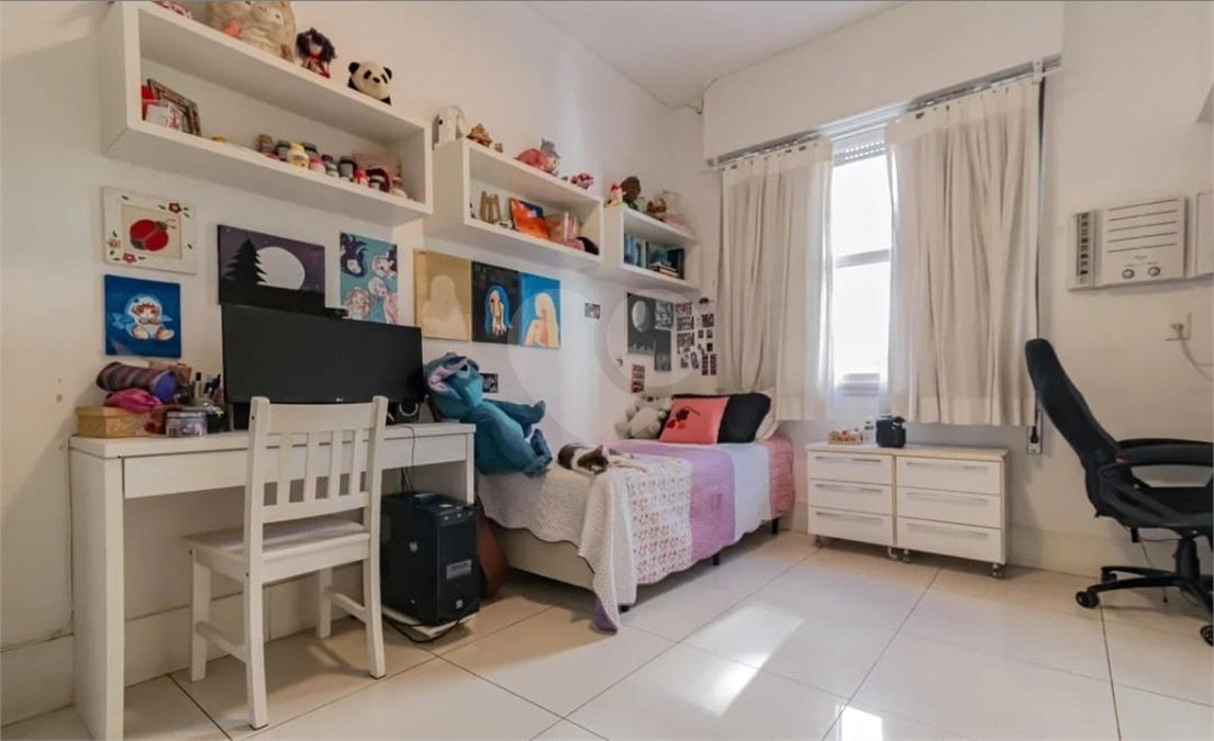 Apartamento à venda com 4 quartos, sendo 1 suíte,  em Copacabana, Rio de Janeiro, RJ