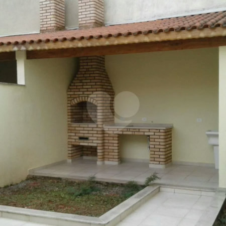 Casa à venda com 3 quartos, sendo 1 suíte, em Vila Nivi, São Paulo, SP