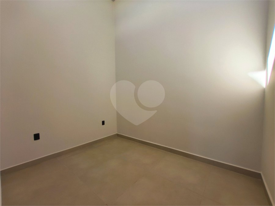 Casa à venda com 3 quartos, sendo 1 suíte, no condomínio Horto Florestal Villagio, Sorocaba - SP
