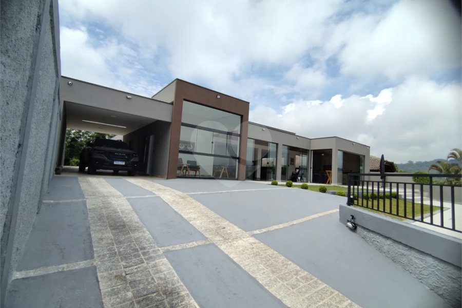 Casa à venda com 4 quartos, sendo 2 suítes, no condomínio Alpes da Cantareira, Mairiporã - SP