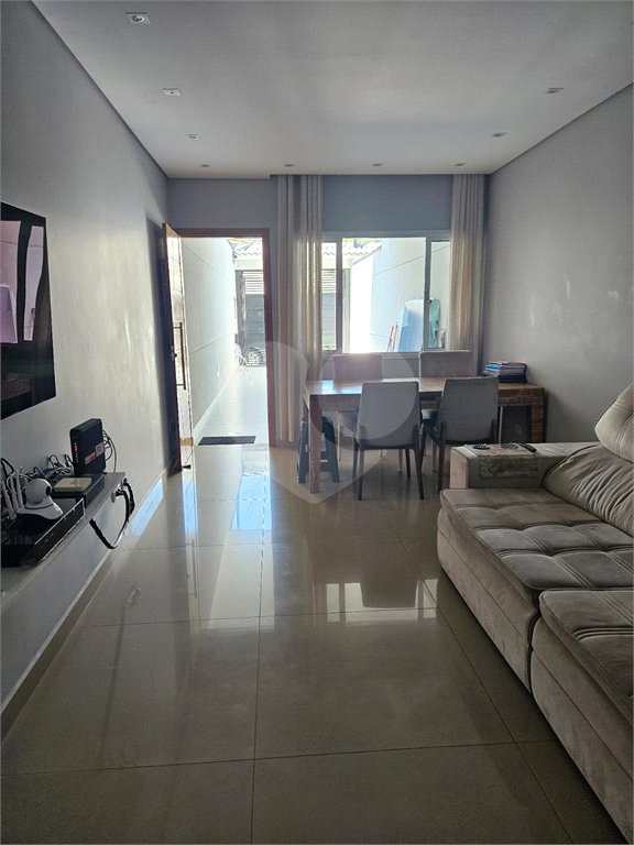 Casa à venda com 3 quartos, sendo 1 suíte, no condomínio Professora Romilde Nogueira de Sá, São Paulo - SP