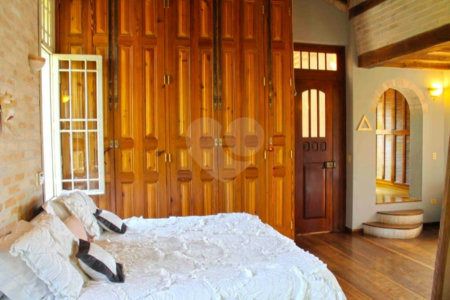 Sobrado à venda com 7 quartos, sendo 5 suítes, em Alto da Boa Vista, São Paulo, SP