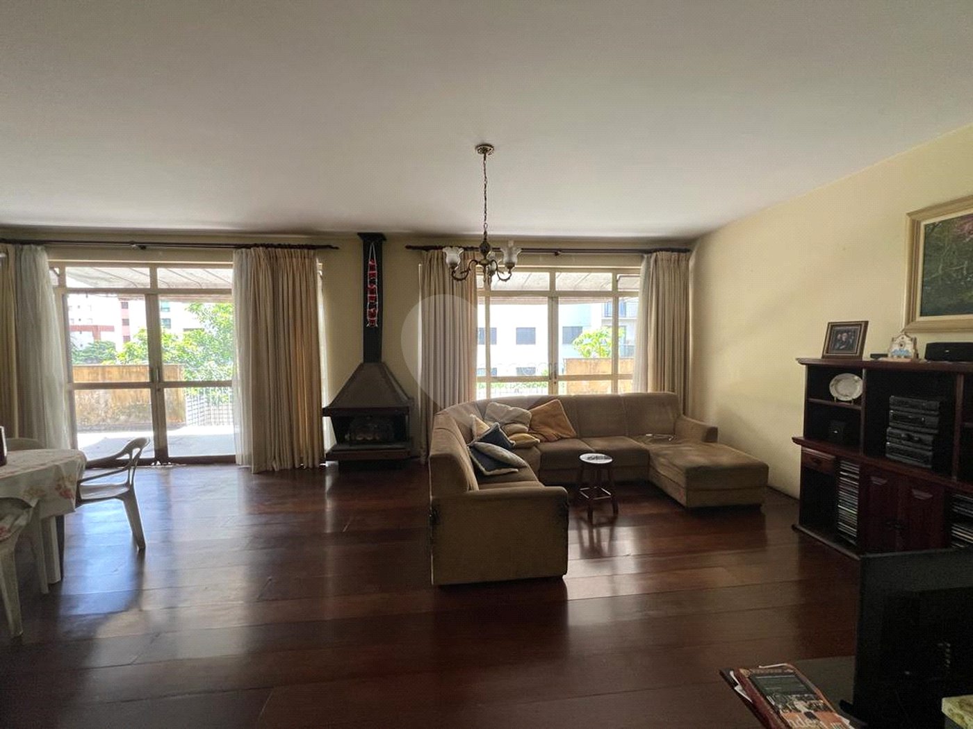 Casa à venda com 4 quartos, sendo 1 suíte, em Jardim das Vertentes, São Paulo, SP