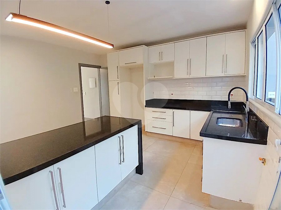 Sobrado à venda com 3 quartos, sendo 1 suíte, em Brooklin, São Paulo, SP