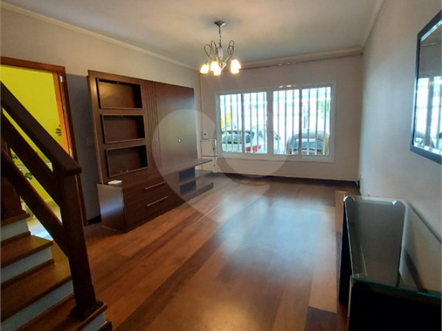 Sobrado à venda com 3 quartos, sendo 2 suítes,  em Vila Romero, São Paulo, SP