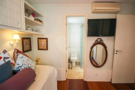 Apartamento à venda com 3 suítes em Real Parque, São Paulo, SP