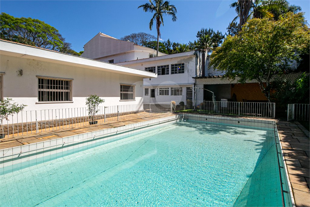 Casa Térrea à venda com 4 quartos, sendo 1 suíte,  em Brooklin Velho, São Paulo, SP