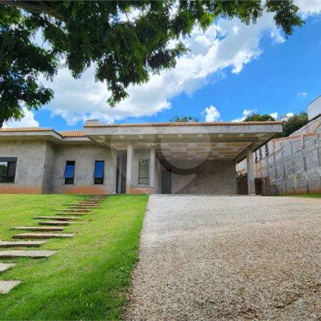 Casa à venda com 3 suítes no condomínio Residencial Jardim Primavera, Louveira - SP