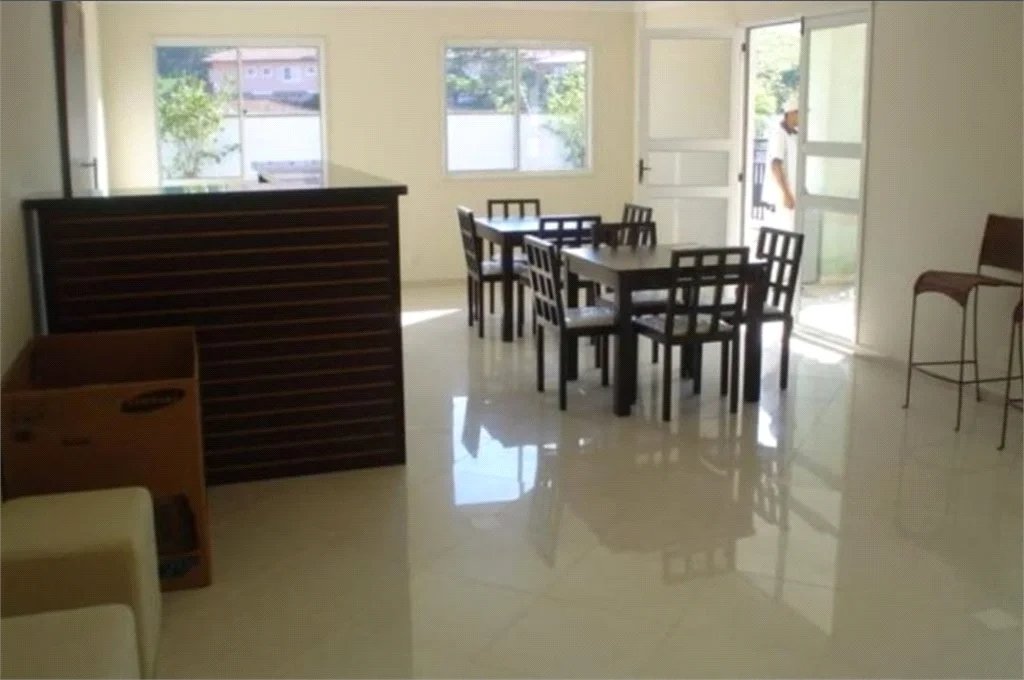 Casa à venda com 3 quartos, sendo 1 suíte, no condomínio Liberty Village, São Paulo - SP