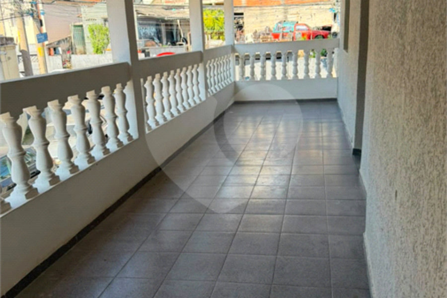Sobrado à venda com 4 quartos em Vila Zat, São Paulo, SP