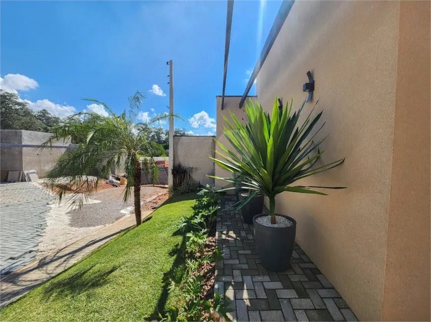 Casa à venda com 3 quartos, sendo 1 suíte, no condomínio Consoli Residencial, Atibaia - SP