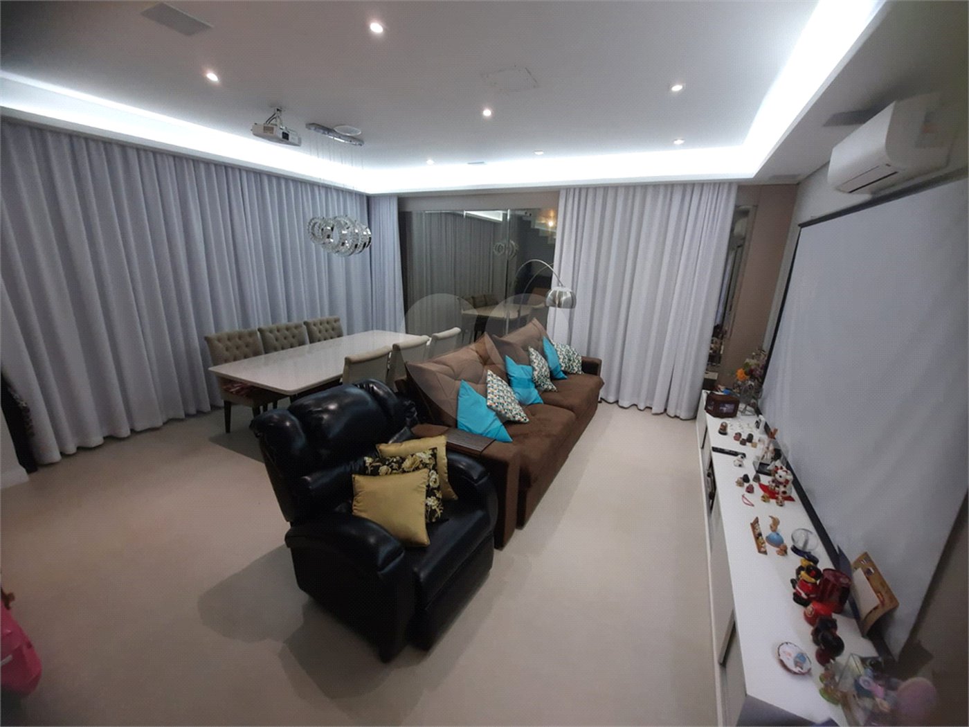 Casa à venda com 3 suítes no condomínio Ecovillagio, São Roque - SP