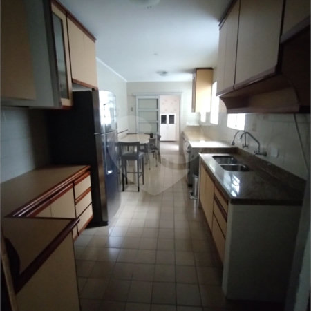 Casa à venda com 4 quartos, sendo 1 suíte, em Vila Mariana, São Paulo, SP