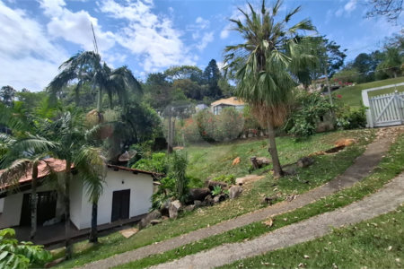 Casa à venda com 3 quartos, sendo 1 suíte, no condomínio São Joaquim, Vinhedo - SP