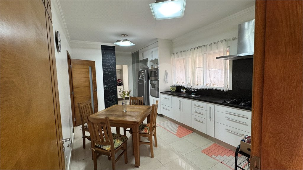 Casa à venda com 3 suítes no condomínio Residencial Delle Stelle, Louveira - SP