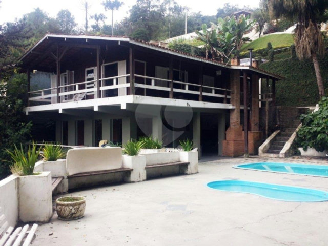 Casa à venda ou para alugar com 4 quartos, sendo 1 suíte,  no condomínio Estrada Armando Barbosa ,6300, Mairiporã - SP