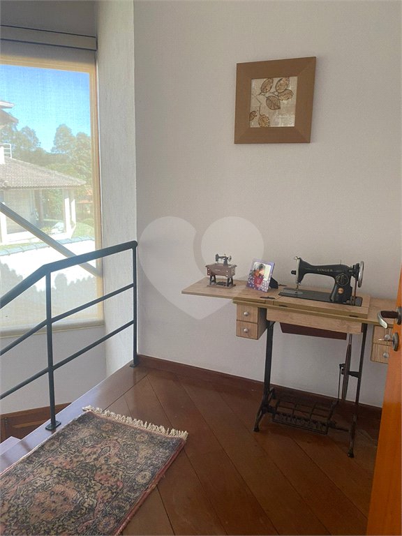 Casa à venda com 5 quartos, sendo 4 suítes, no condomínio Lago do Imperador, Mairiporã - SP