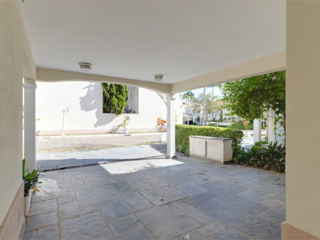 Casa à venda com 4 quartos, sendo 2 suítes,  no condomínio Villa Franz Schubert, São Paulo - SP