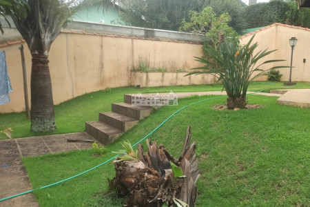 Casa à venda com 3 quartos, sendo 1 suíte, no condomínio Serra da Estrela, Atibaia - SP