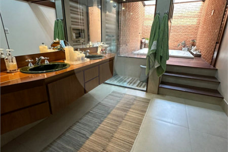 Casa à venda com 4 quartos, sendo 2 suítes,  no condomínio Chacara Marques, Santana de Parnaíba - SP