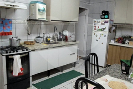 Imóvel Completo com Churrasqueira, 2 Banheiros e Portão Eletrônico