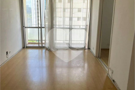 Apartamento à venda com 3 quartos, sendo 1 suíte,  em Campo Belo, São Paulo, SP