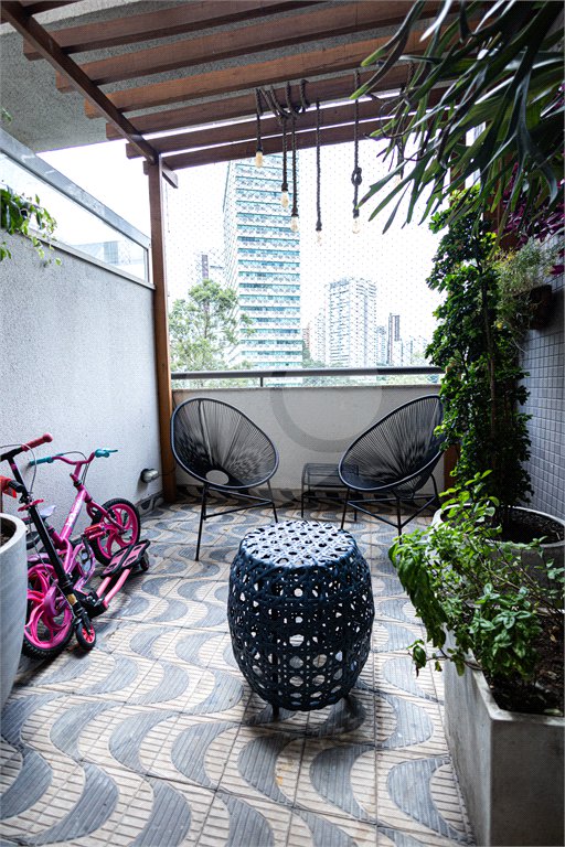 Apartamento à venda com 5 quartos, sendo 4 suítes,  em Parque Reboucas, São Paulo, SP