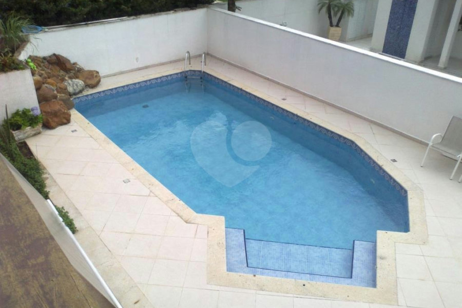 Sobrado à venda com 5 suítes em Enseada, Bertioga, SP