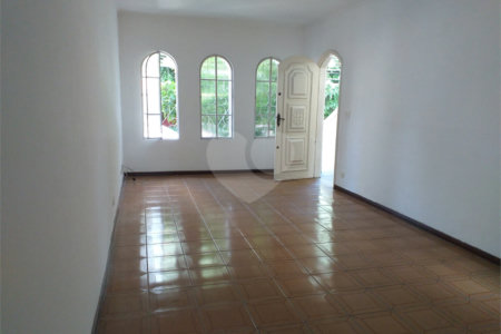 Sobrado à venda com 3 quartos, sendo 1 suíte, em Vila Gustavo, São Paulo, SP