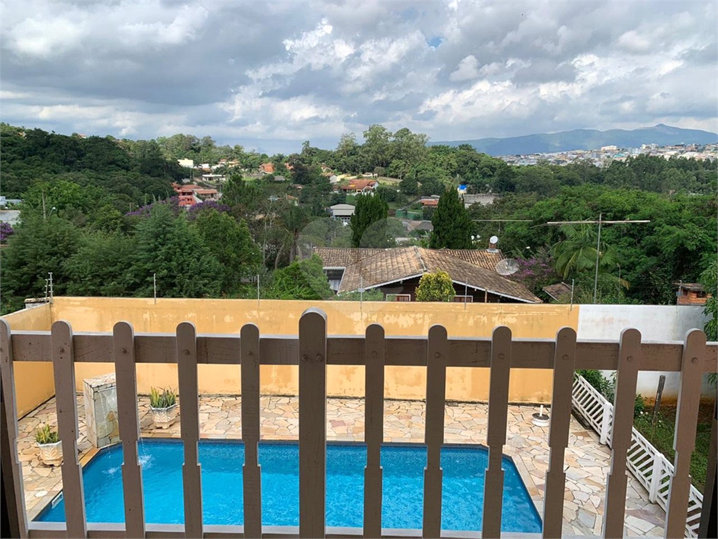 Casa ampla à venda no Vale das Flores em Atibaia