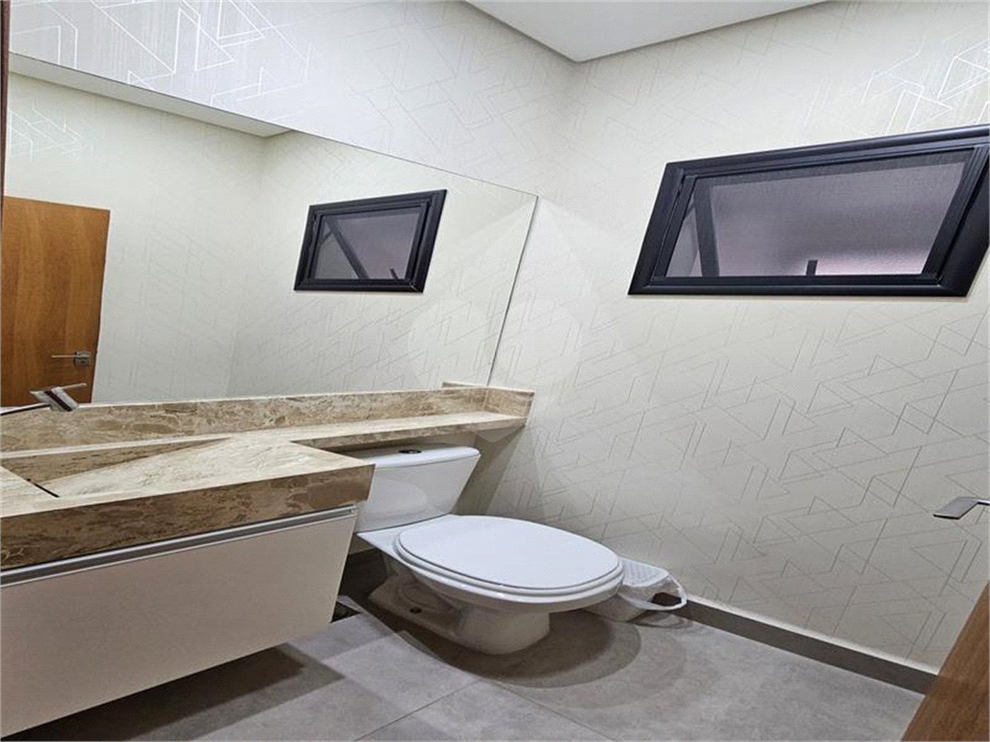 Casa à venda com 3 quartos, sendo 1 suíte, no condomínio Mantova, Indaiatuba - SP