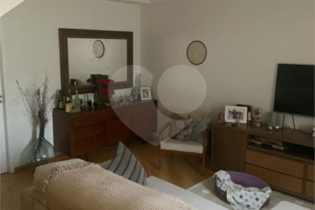 Casa à venda com 3 quartos, sendo 1 suíte, no condomínio Traituba, São Paulo - SP