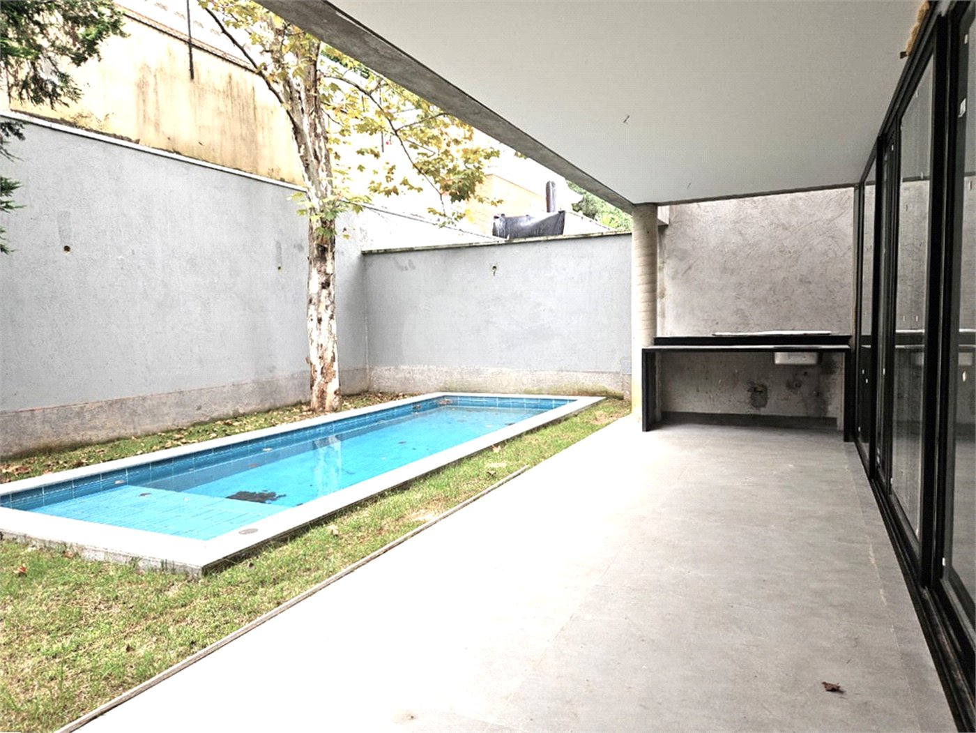 Casa à venda com 4 suítes no condomínio Venezia, São Paulo - SP