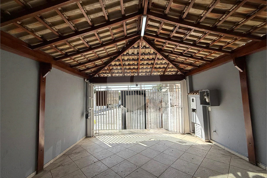 Sobrado à venda com 3 quartos, sendo 1 suíte,  em Parque Vitória, São Paulo, SP