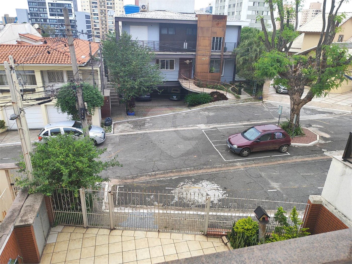 Casa à venda com 4 quartos, sendo 2 suítes, no condomínio Chácara das Rosas, São Paulo - SP