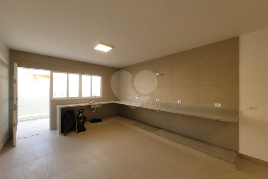 Casa Térrea à venda ou para alugar com 4 quartos, sendo 3 suítes,  em Horto Florestal, São Paulo, SP