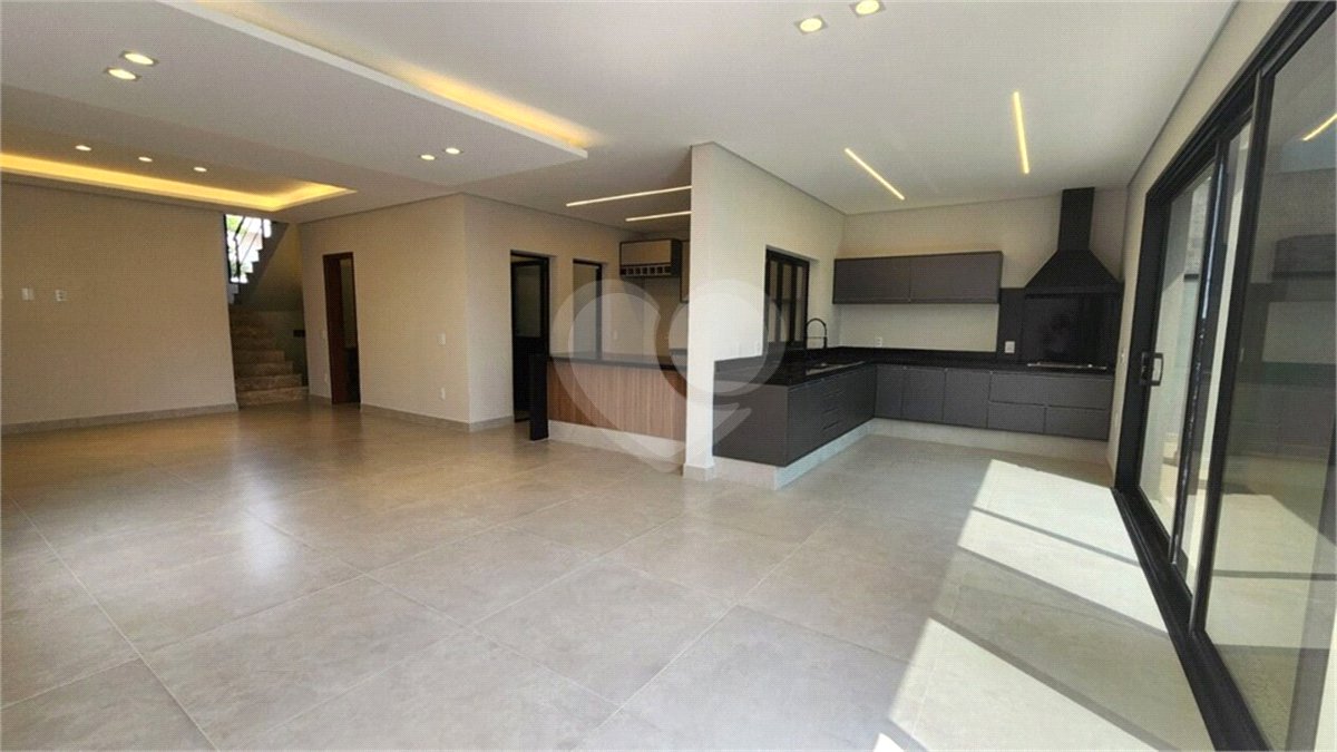 Casa à venda com 3 suítes no condomínio Vita Verdi, Valinhos - SP
