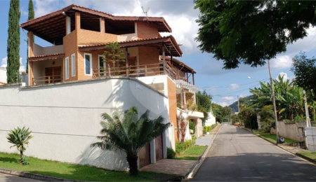 Casa à venda com 3 quartos, sendo 1 suíte,  em Jardim das Flores, Atibaia, SP