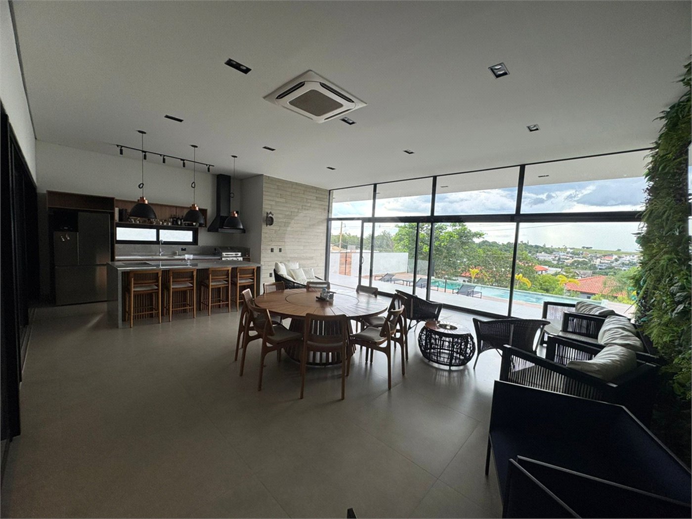 Casa à venda com 4 suítes no condomínio Fazenda Palmeiras Imperiais, Salto - SP